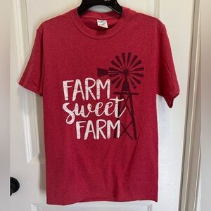 Comfortable Red 'Farm Sweet Farm' Women's Tee